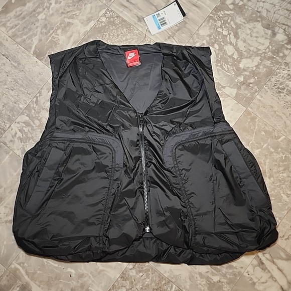New Nike Tech Woven Vest Black Loose Fit Size M HM4262 010 Lightweight - Picture 1 of 4